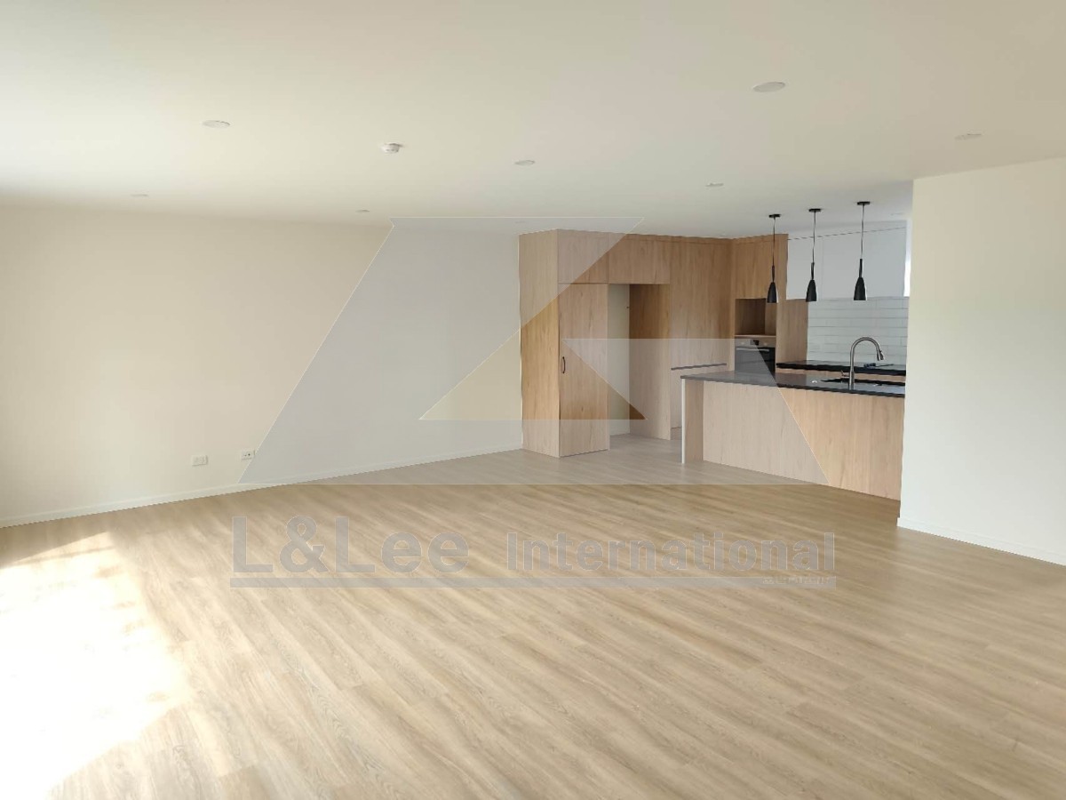 Waterproof SPC Flooring, 6 mm Thickness