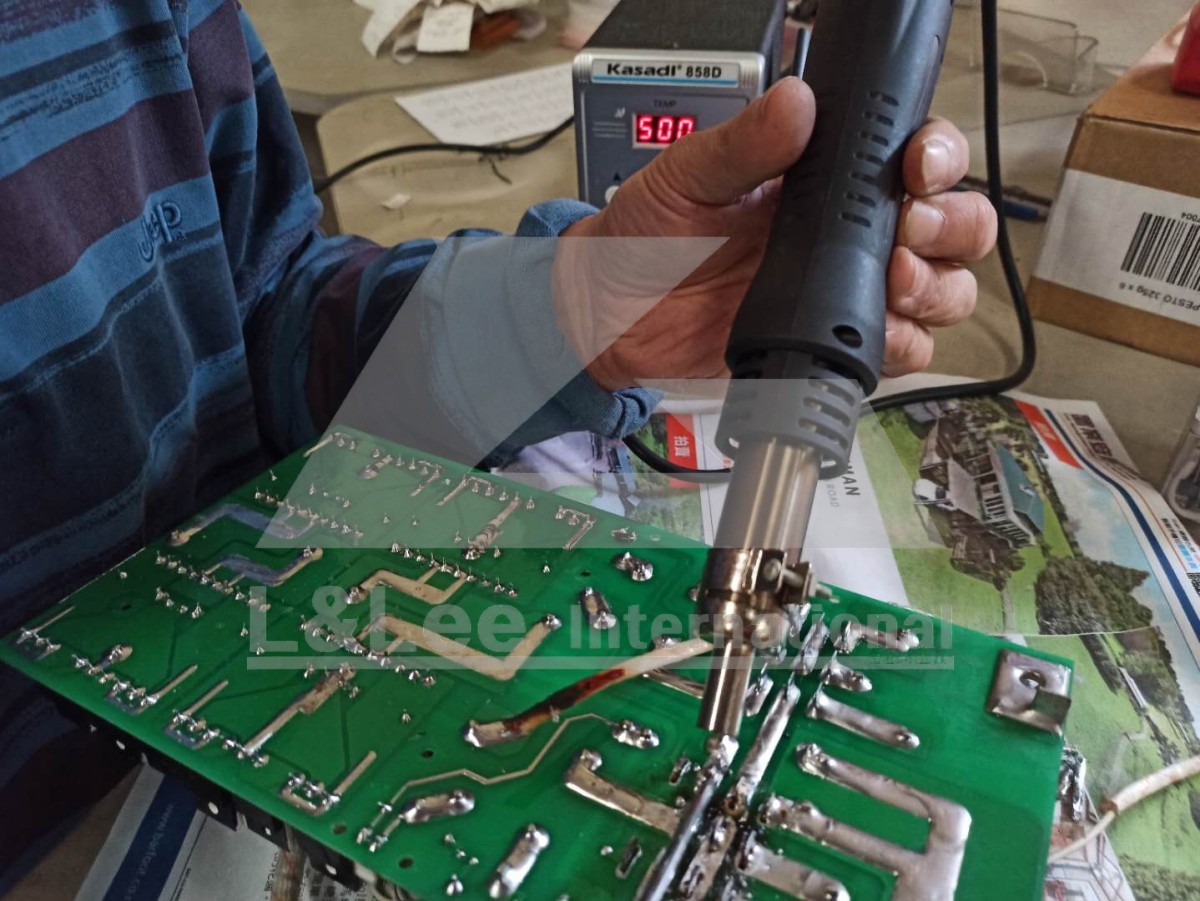 858D Desoldering Station